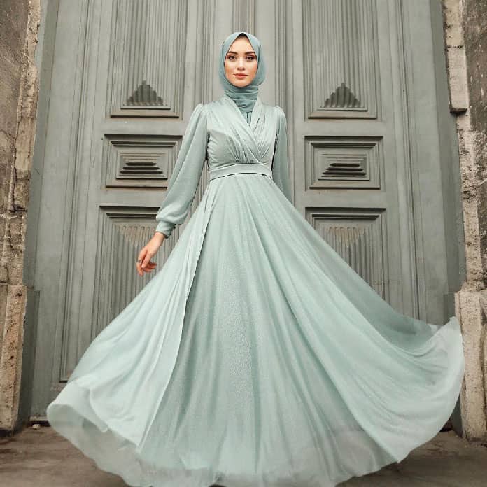 ألوان الموضة الرائجة في عام 2025.. ما هي ألوان فساتين الخطوبة الرائجة؟ 4 ألوان فساتين خطوبة 2025