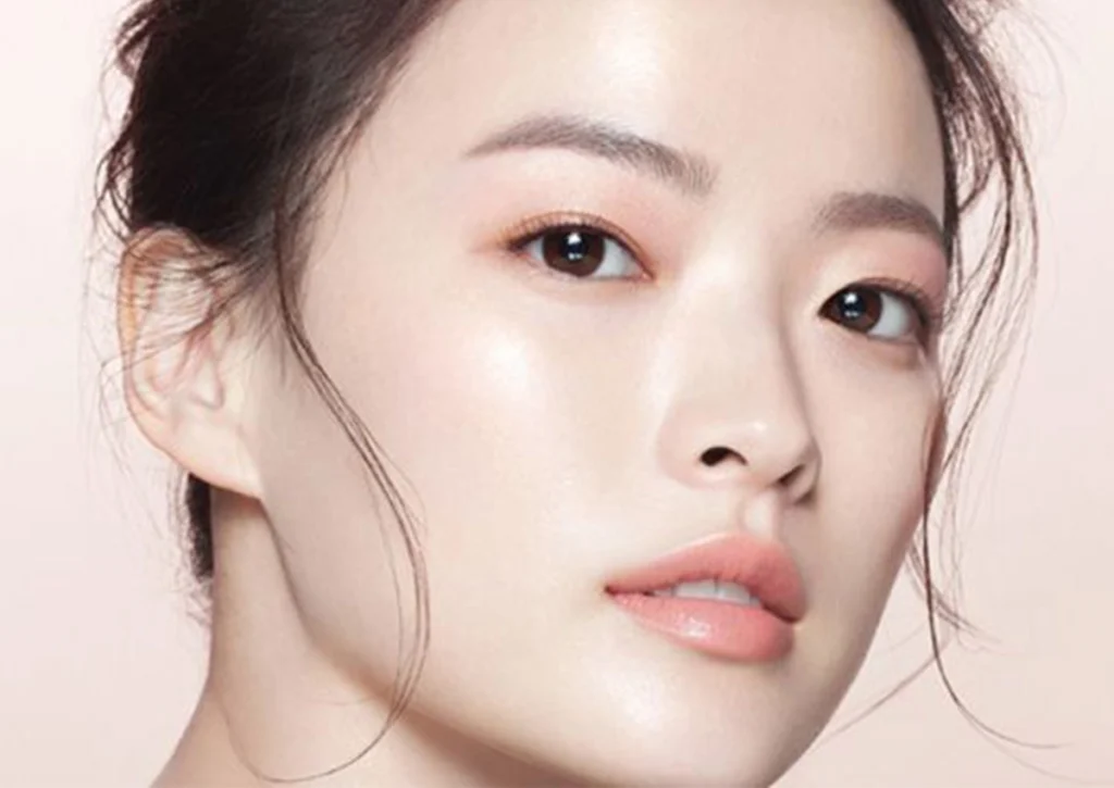 ازاي تحافظ على بشرة زجاجية لامعة في الصيف