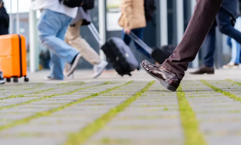 السنوفرز حذاء يشعل الموضة ويغير القواعد.. تريند جديد لعام 2025 1 السنوفرز حذاء يشعل الموضة ويغير القواعد.. تريند جديد لعام 2025