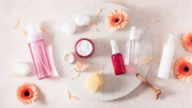 روتين العناية بالبشرة الدهنية بالترتيب في المنزل