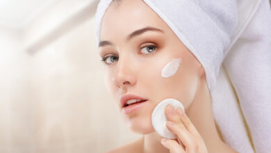 طريقة العناية بالبشرة المختلطة في المنزل.. ازاي تعالج البشرة المختلطة؟