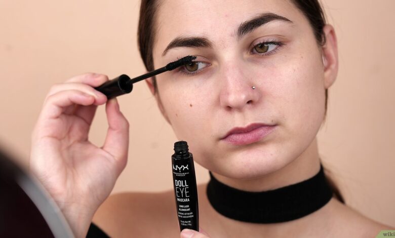 كيفية وضع الفاونديشن على البشرة بالطريقة الصحيحة.. هل يوجد شيء يوضع قبل الفاونديشن؟ 1 كيفية وضع الفاونديشن على البشرة بالطريقة الصحيحة.. هل يوجد شيء يوضع قبل الفاونديشن؟