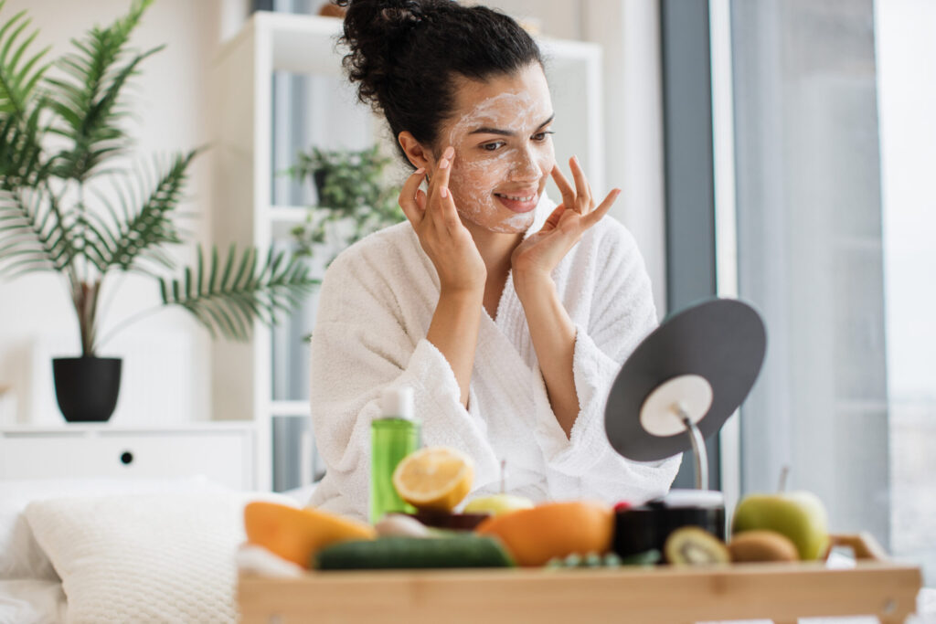 للحفاظ على بشرة خالية من التجاعيد.. مصادر غذائية تعزز من إنتاج الكولاجين ما هي؟