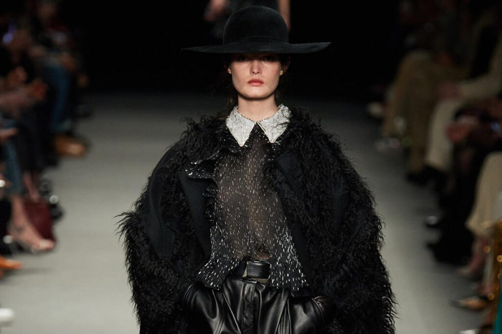 موضة الشراريب أناقة عصرية للنجمات العالميات والعربيات لعام 2025