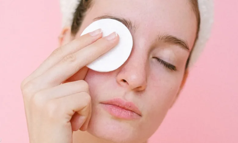 هل المكياج يسبب العمى.. ما هي أضرار المكياج؟ 1 هل المكياج يسبب العمى.. ما هي أضرار المكياج؟