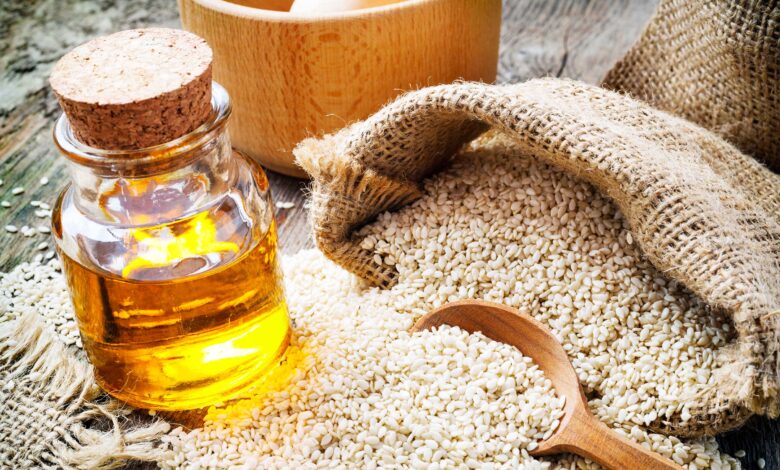 هل زيت السمسم يساعد على ترطيب البشرة؟