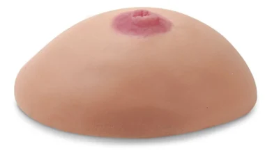 سبب ظهور شعر حول الحلمتين للعزباء.. هل نمو الشعر حول الحلمتين طبيعي؟