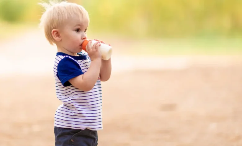 من الأفضل الحليب الصناعي أم الطبيعي للرضيع ولماذا؟