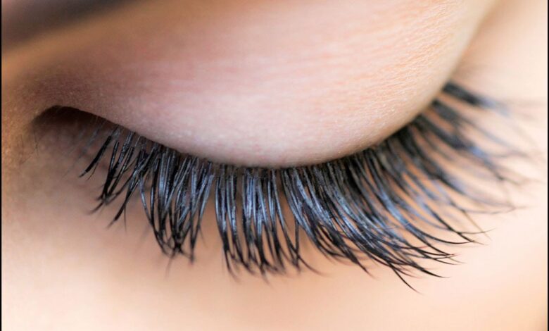 وصفة طبيعية لتطويل الرموش بسرعة