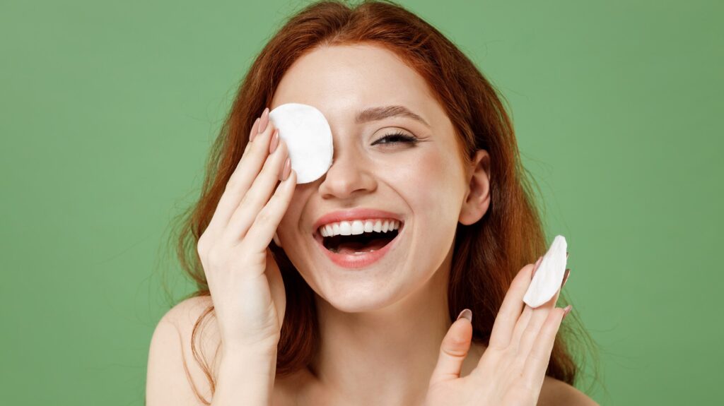 ازاي ازيل المكياج بطريقة طبيعية