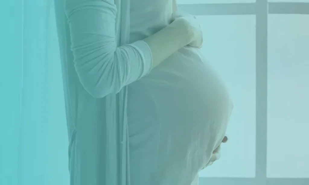 بعد كم يوم من الدورة الشهرية يحسب الحمل؟