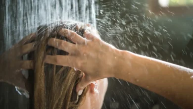 كم مره لازم أغسل شعري بالأسبوع؟