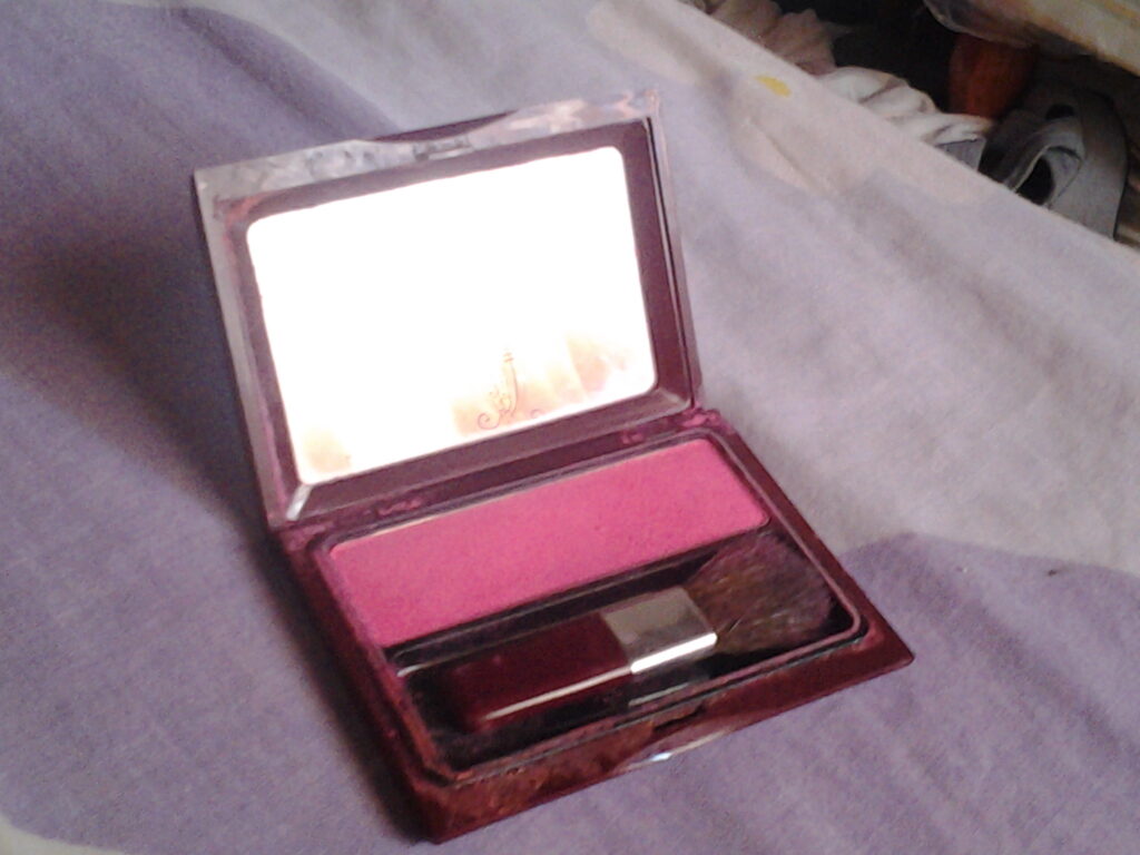 هل المكياج يسبب السرطان؟