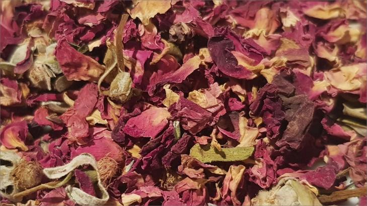 وصفة مغلي الجوري المجفف للتخلص من الروائح الكريهة 2 وصفة مغلي الجوري المجفف للتخلص من الروائح الكريهة