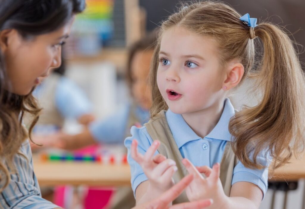 كيف تجعلين طفلك يتحدث عن مشاعره؟ 2 كيف تجعلين طفلك يتحدث عن مشاعره؟