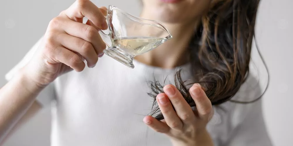 وصفة ماء البصل للشعر تتصدر التريند.. هل ماء البصل مفيد للشعر؟