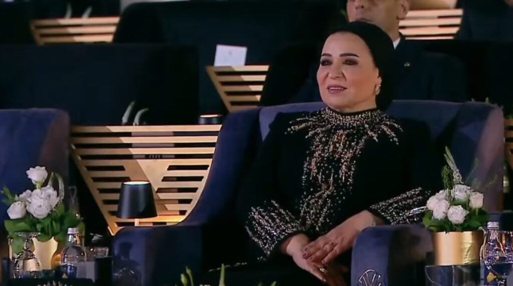 أبرز إطلالات الملوك والنجوم في حفل افتتاح المتحف المصري