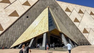 أبرز إطلالات الملوك والنجوم في حفل افتتاح المتحف المصري