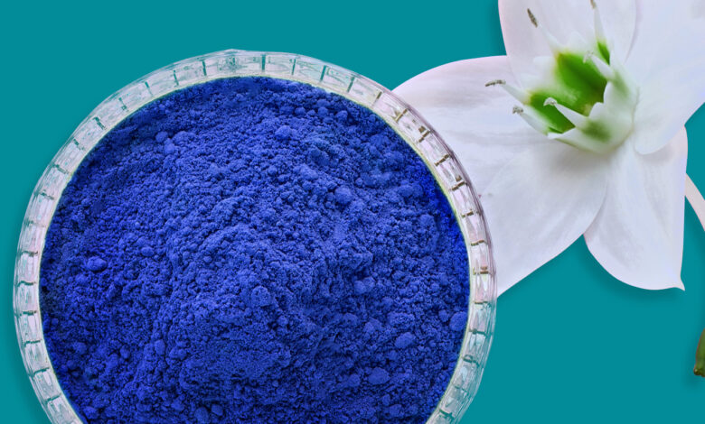 إشراقة مذهلة بلمسة مغربية: ماسك النيلة الزرقاء لبشرة نضرة