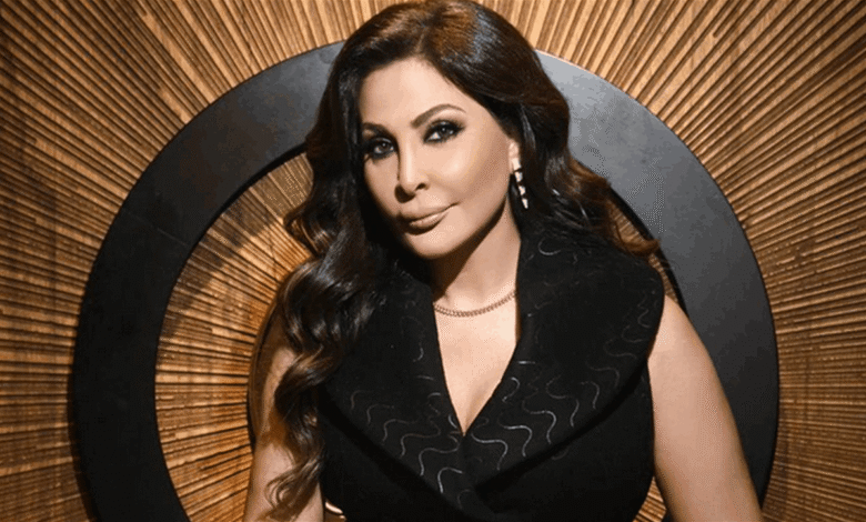 إليسا تثير الجمهور أثناء بكائها في حفل دبي أثناء غنائها أغنية فاكر.. تفاصيل الحدث 3 إليسا تثير الجمهور أثناء بكائها في حفل دبي أثناء غنائها أغنية فاكر.. تفاصيل الحدث