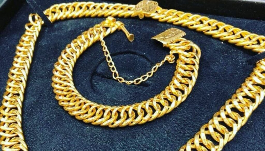 كيف تنسقين السلاسل الماسية مع أزياء الشتاء بخطوات بسيطة؟