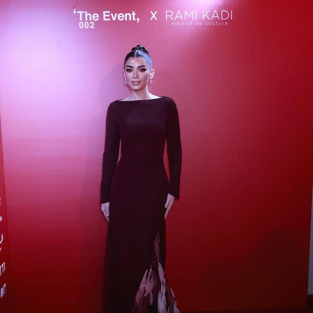 ليلى زاهر تتألق بالبرجندي في عرض رامي قاضي