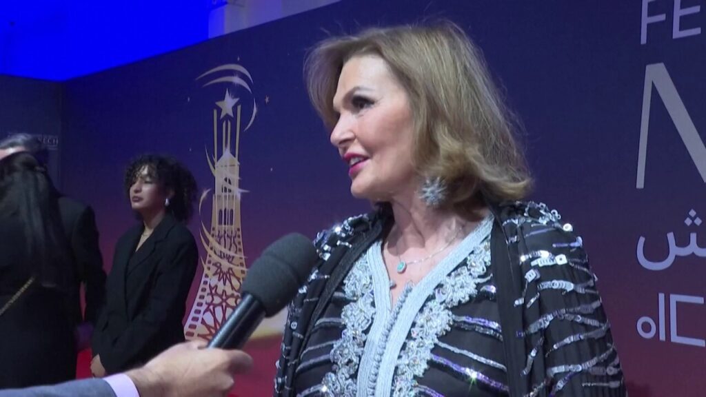 يسرا تتوج بأرفع وسام فرنسي تقديراً لمسيرتها الفنية