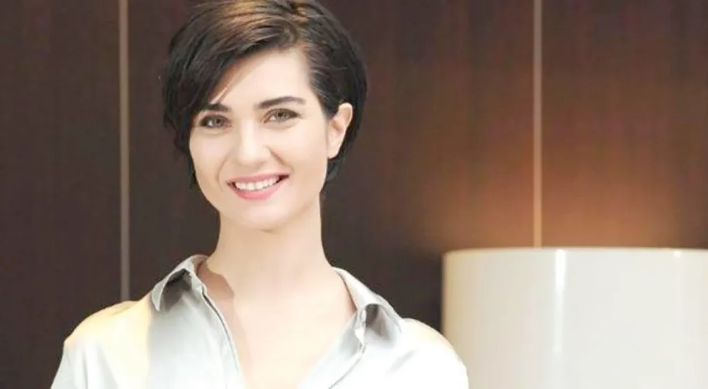 بشرة جميلة صافية.. هكذا تحافظ الممثلة التركية توبا على بشرتها