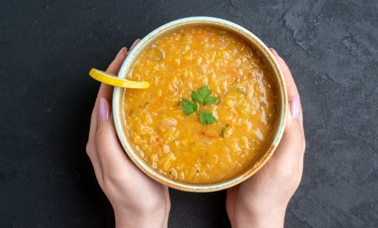 طريقة طهي حساء العدس الأصفر على النمط الفرعوني