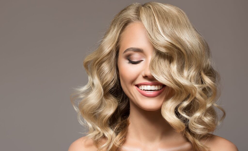 كيف تحمين شعرك المصبوغ من البهتان والتقصف في الأجواء الباردة؟