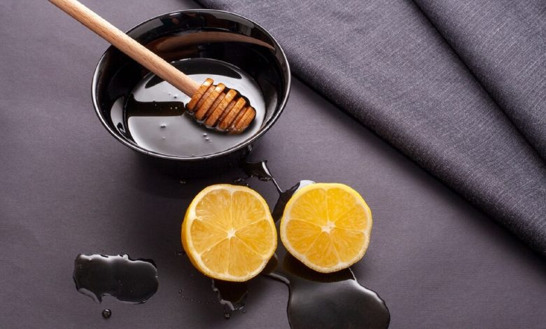 إشراقة طبيعية بلا مجهود: وصفات عسل سريعة لبشرة ناعمة ونضرة