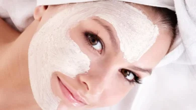 تقشير البشرة في المنزل أم العيادة؟ أيهما أفضل لبشرتك؟