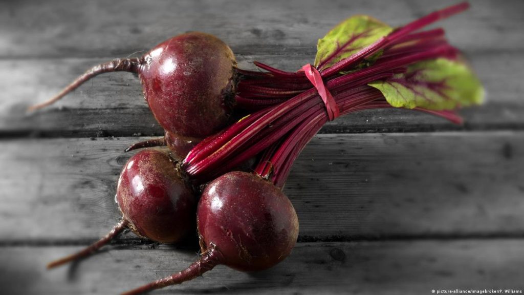 ماذا يحدث لجسمك عند تناول الشمندر؟ 4 فوائد مثبتة علمياً 2 ماذا يحدث لجسمك عند تناول الشمندر؟ 4 فوائد مثبتة علمياً 1