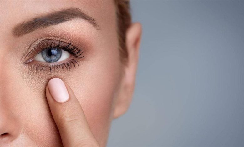 وصفة طبيعية للعناية بمنطقة العين في فصل الشتاء 1 وصفة طبيعية للعناية بمنطقة العين في فصل الشتاء