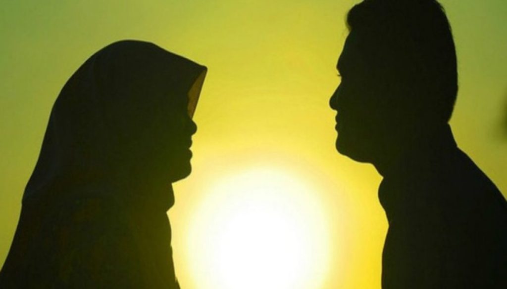 7 تصرفات بسيطة تجعل زوجك يتعلق بك أكثر