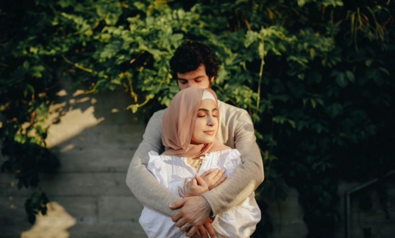 7 تصرفات بسيطة تجعل زوجك يتعلق بك أكثر