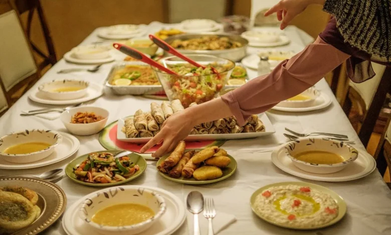 احذري هذه الأطعمة في رمضان… تزيد الوزن دون أن تشعري