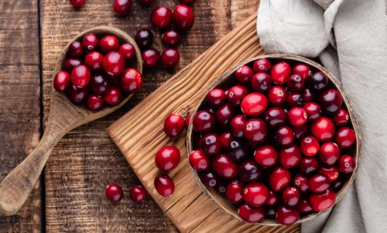 ماذا يحدث لضغط الدم عند تناول التوت البري يومياً؟