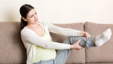 انتفاخ القدمين خلال الشهر الخامس: متى يكون طبيعياً ومتى يصبح خطيراً؟
