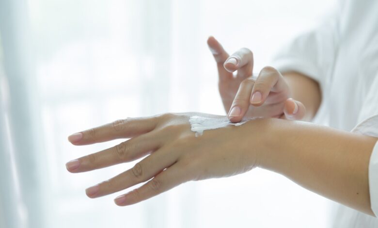 خطوات بسيطة للحفاظ على نعومة وجمال اليدين خلال رمضان 1 خطوات بسيطة للحفاظ على نعومة وجمال اليدين خلال رمضان