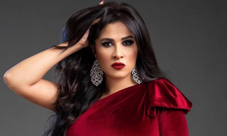 فيديو لـ ياسمين عبد العزيز عن عادل إمام يثير تفاعلاً واسعًا على مواقع التواصل 2 فيديو لـ ياسمين عبد العزيز عن عادل إمام يثير تفاعلاً واسعًا على مواقع التواصل