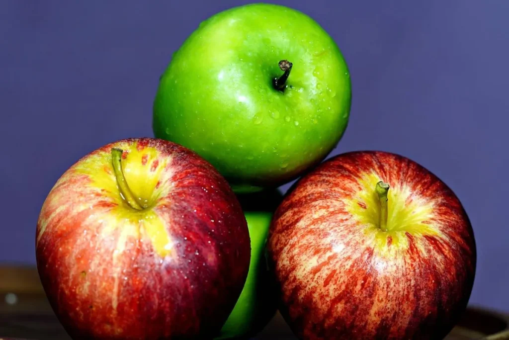 لماذا يعد التفاح خيارًا مثالياً في السحور؟ تعرفي على قيمته الغذائية