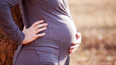 4 خطوات بسيطة وفعالة لتخفيف صداع الحمل