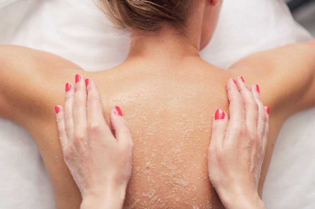 كم مرة يجب تقشير البشرة أسبوعياً؟