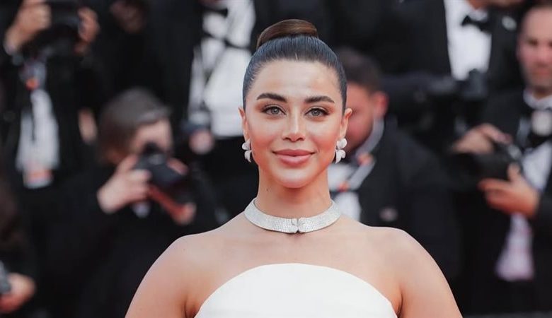 إطلالة يارا السكري في مهرجان كان 2026 تثير الجدل على السجادة الحمراء