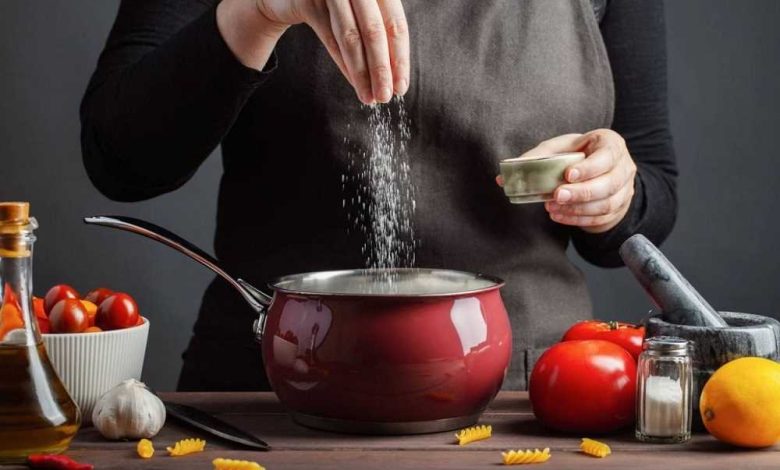 طريقة إنقاذ الطعام المالح: 5 حيل ذكية لإصلاح مذاق الطبخة