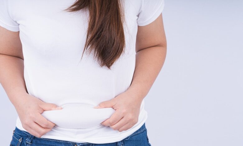 أسباب الدهون في منطقة البطن وطريقة التخلص منها
