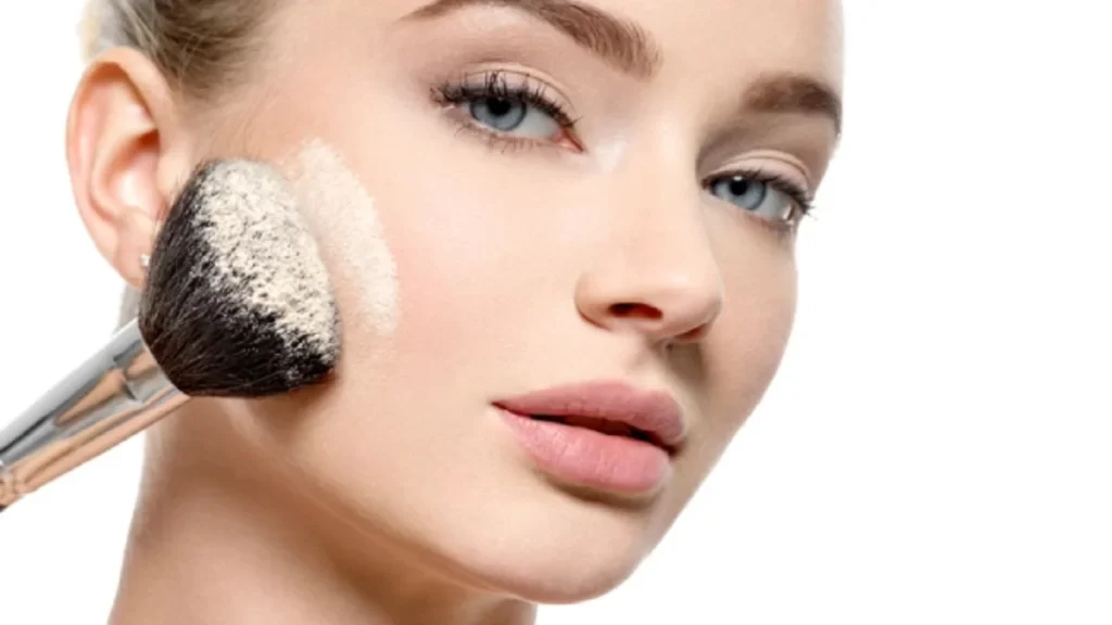 كيفية وضع الفاونديشن على البشرة بالطريقة الصحيحة.. هل يوجد شيء يوضع قبل الفاونديشن؟