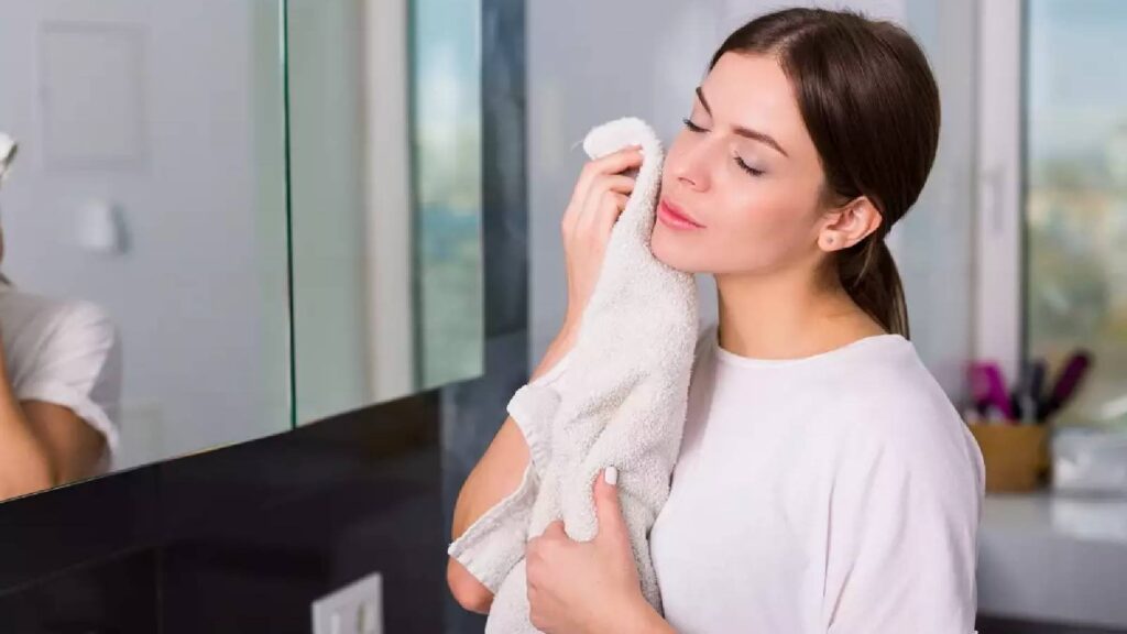 كيف تعتني الحامل ببشرتها في الأشهر الأولى؟