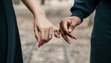 ما هي فوائد رضاعة الرجل من زوجته؟